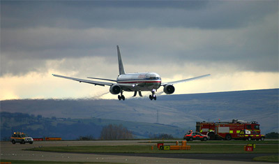 American Airlines Boeing 767-323/ER (N386AA) Emergency Landing Manchester