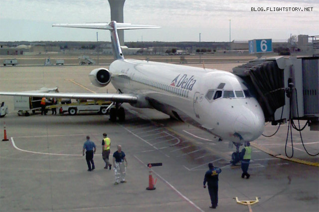 Delta Air Lines McDonnell Douglas MD-88 Bird Strike